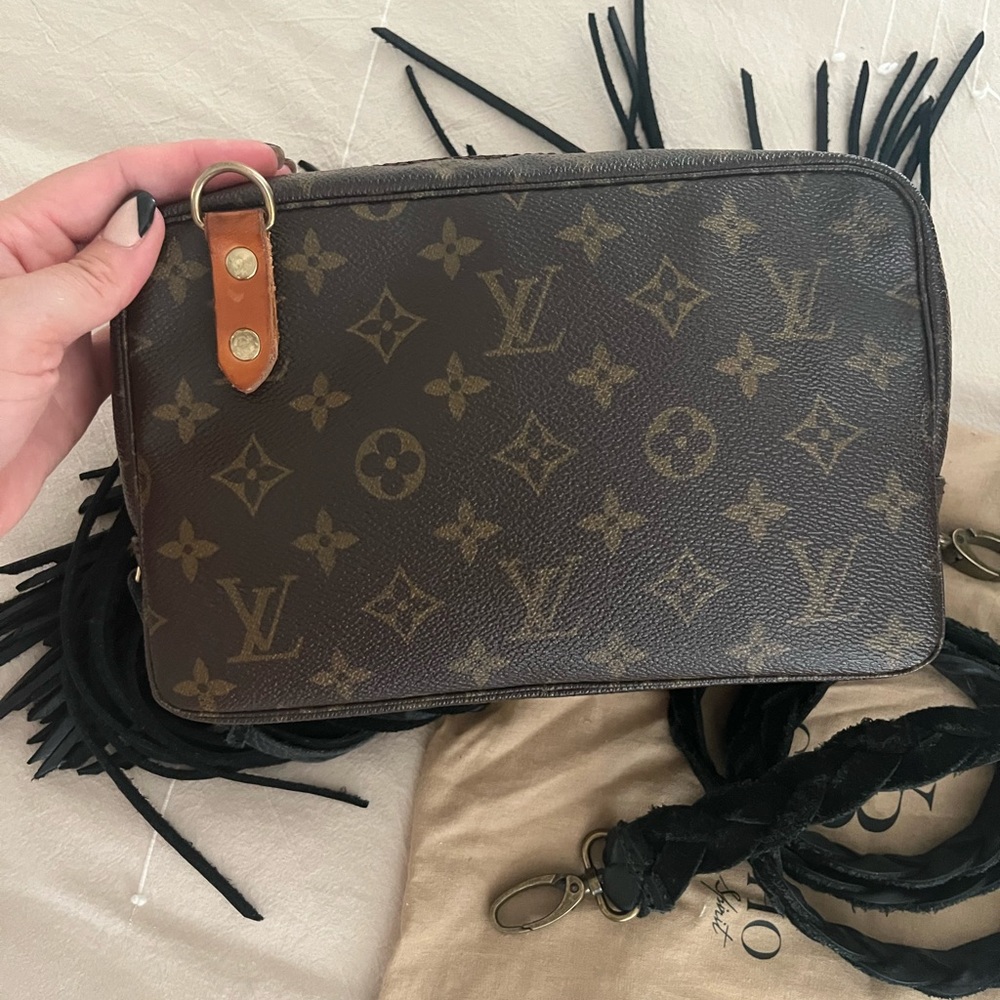 Louis Vuitton black fringe purse - Picture 4 of 14
